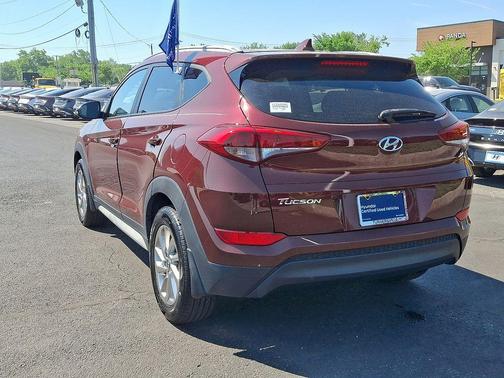 Ruby Wine 2017 Hyundai TUCSON SE Plus