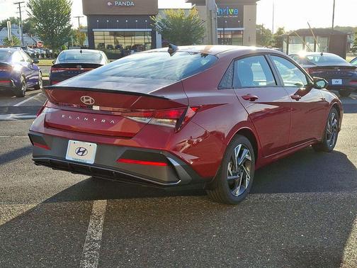2025 Hyundai ELANTRA Sport