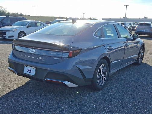 2026 Hyundai SONATA Hybrid Base