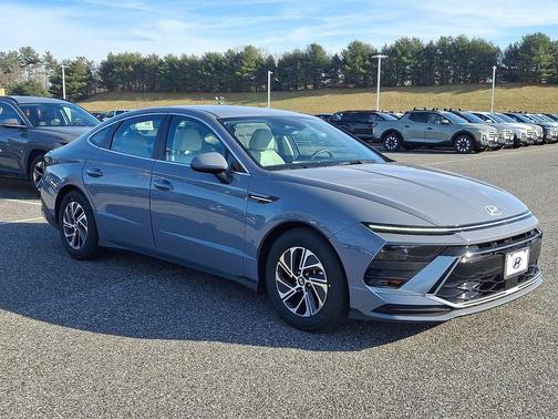 2026 Hyundai SONATA Hybrid Base