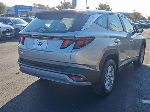 2025 Hyundai TUCSON SE