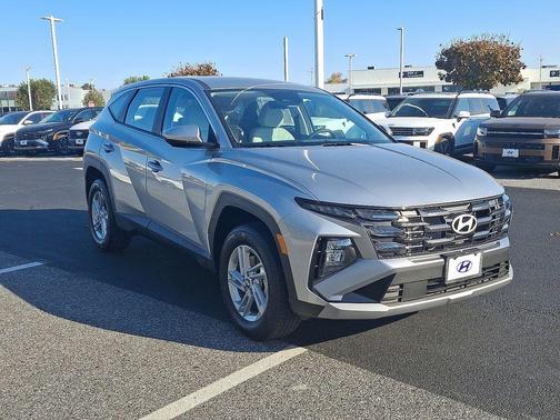 2025 Hyundai TUCSON SE