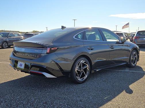 2026 Hyundai SONATA SEL