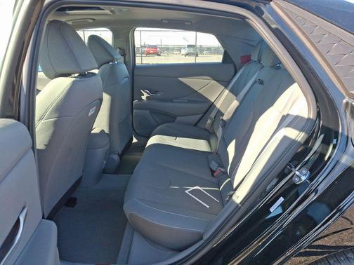 2025 Hyundai ELANTRA SEL