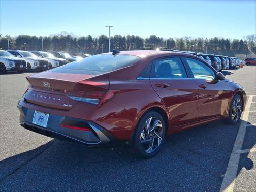 2025 Hyundai ELANTRA Limited