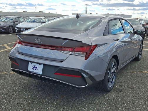 2025 Hyundai ELANTRA Sport