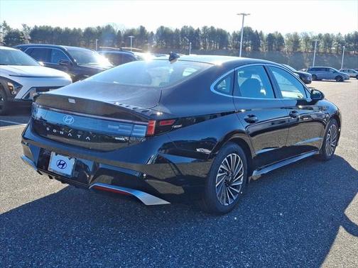 2025 Hyundai SONATA Hybrid SE