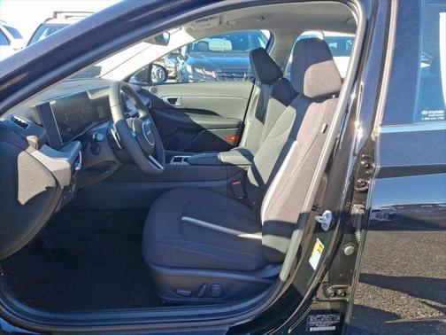 2025 Hyundai SONATA Hybrid SE