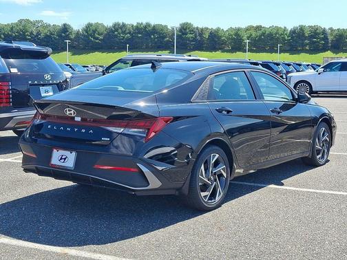 Abyss Black 2025 Hyundai ELANTRA HEV SEL Sport