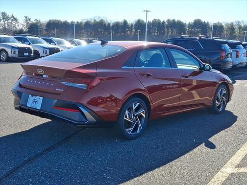 2025 Hyundai ELANTRA Limited