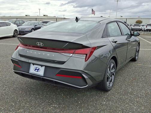 2025 Hyundai ELANTRA Sport