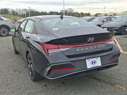 2026 Hyundai ELANTRA Sport