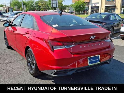 2022 Hyundai ELANTRA SEL