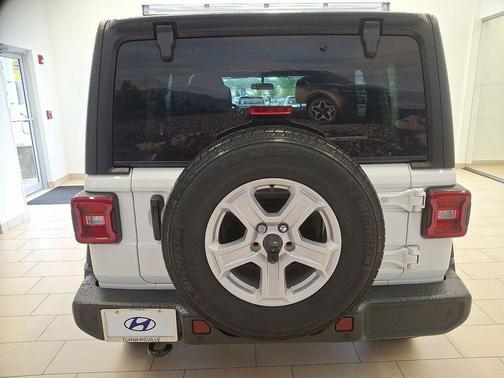 2022 Jeep Wrangler Unlimited Sport