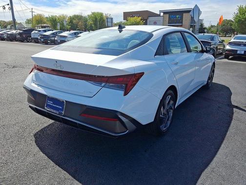 2025 Hyundai ELANTRA Limited