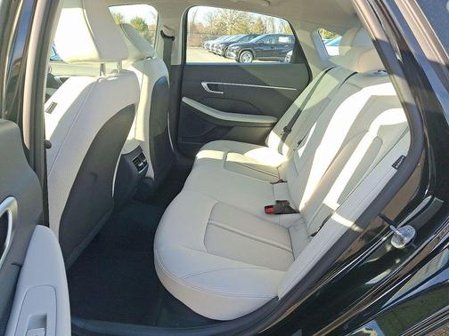 2026 Hyundai SONATA Hybrid SE