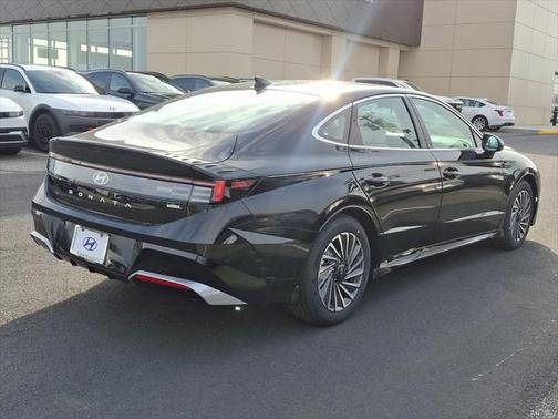 2025 Hyundai SONATA Hybrid SE