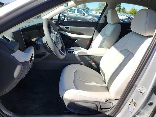 2026 Hyundai SONATA Hybrid Base