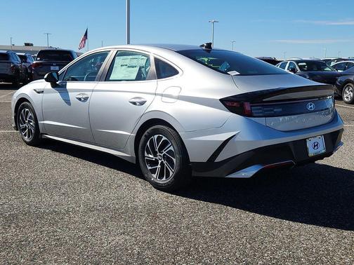 2026 Hyundai SONATA Hybrid Base
