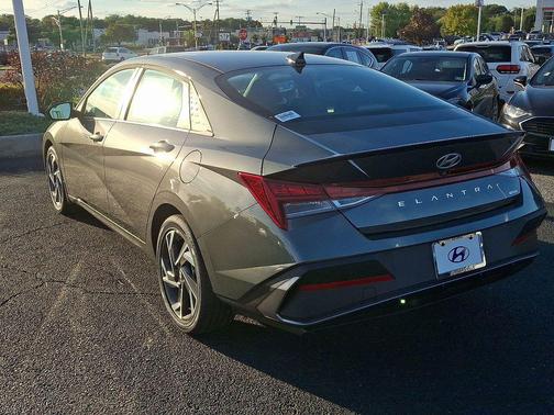 2025 Hyundai ELANTRA HEV SEL Sport