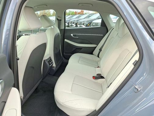 2026 Hyundai SONATA Hybrid Base