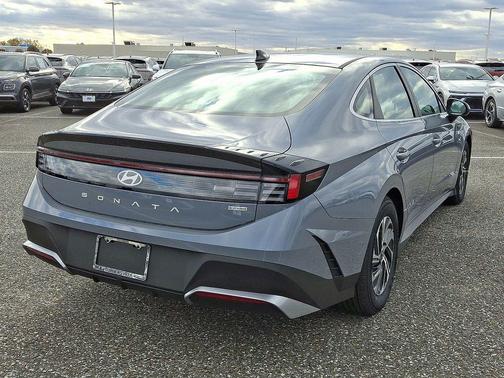 2026 Hyundai SONATA Hybrid Base