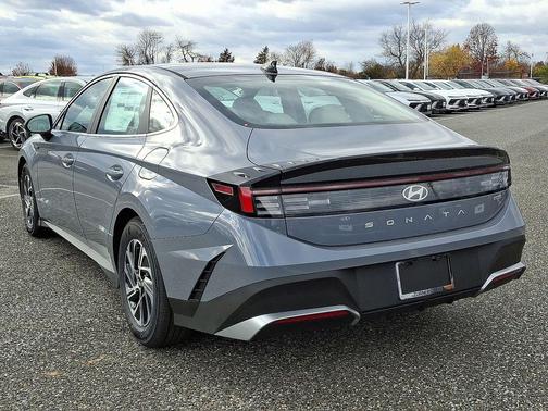 2026 Hyundai SONATA Hybrid Base