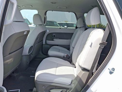 Creamy White Pearl 2026 Hyundai PALISADE SEL 7P
