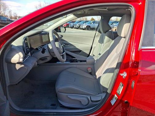 2025 Hyundai ELANTRA SEL