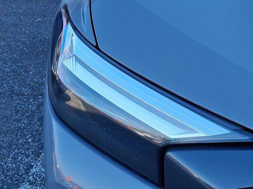 Pebble Gray 2022 Audi e-tron Premium