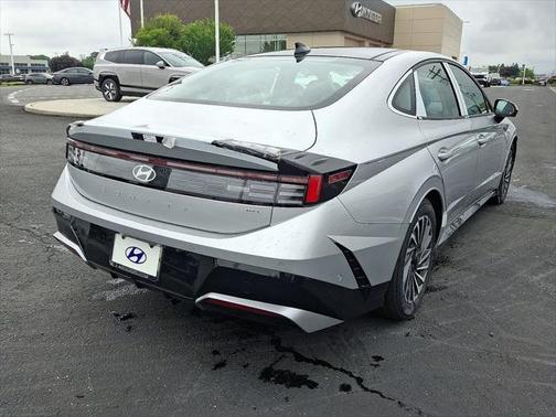 2025 Hyundai SONATA Hybrid Limited