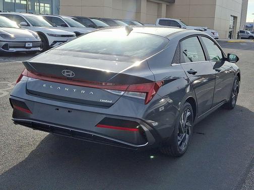 2025 Hyundai ELANTRA Limited