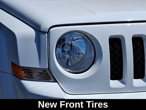 Bright White Clearcoat 2017 Jeep Patriot Latitude