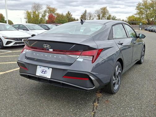 2025 Hyundai ELANTRA Sport