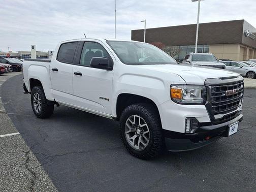Summit White 2022 GMC Canyon AT4