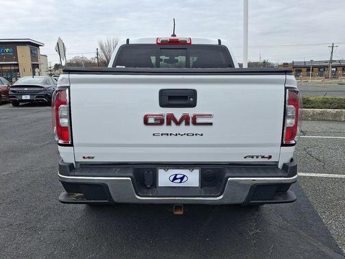 Summit White 2022 GMC Canyon AT4