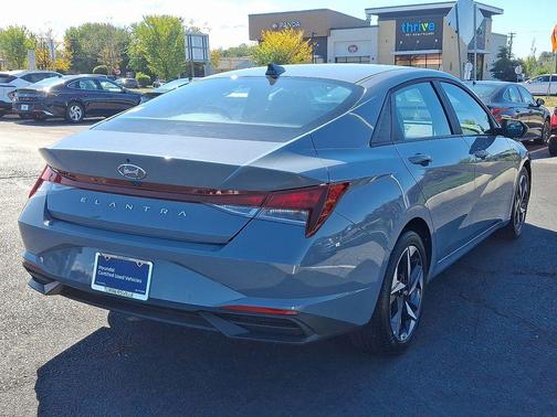 2023 Hyundai ELANTRA SEL