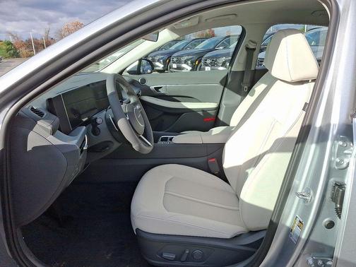 2026 Hyundai SONATA SEL