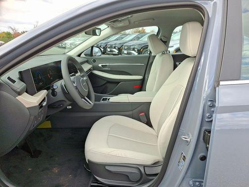 2026 Hyundai SONATA Hybrid Base