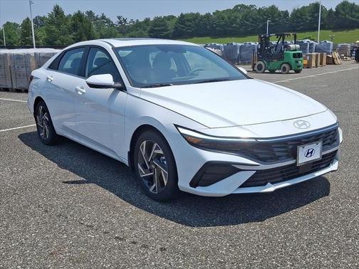 2025 Hyundai ELANTRA SEL