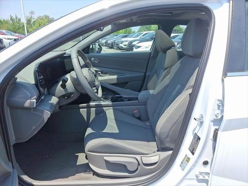 2025 Hyundai ELANTRA SEL