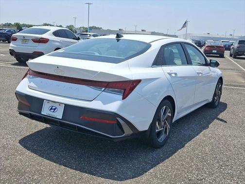 2025 Hyundai ELANTRA SEL