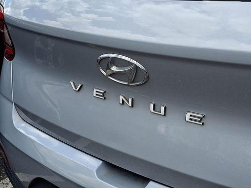 2022 Hyundai VENUE SEL