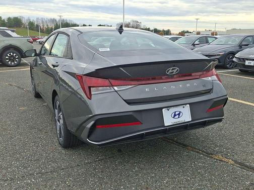 2025 Hyundai ELANTRA Sport