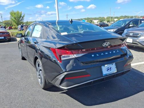 2025 Hyundai ELANTRA Sport