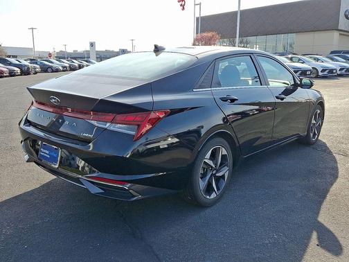 2023 Hyundai ELANTRA Limited