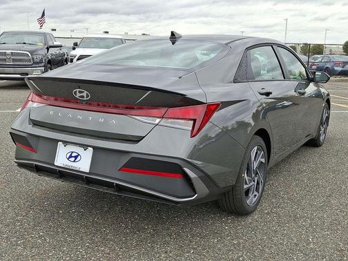 2025 Hyundai ELANTRA Sport