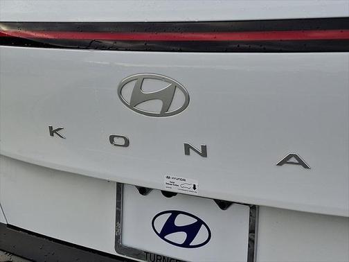 2025 Hyundai KONA SE