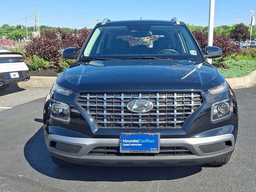 Onyx Black 2023 Hyundai VENUE SEL