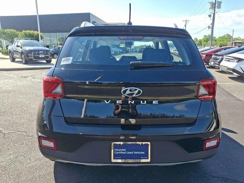 Onyx Black 2023 Hyundai VENUE SEL